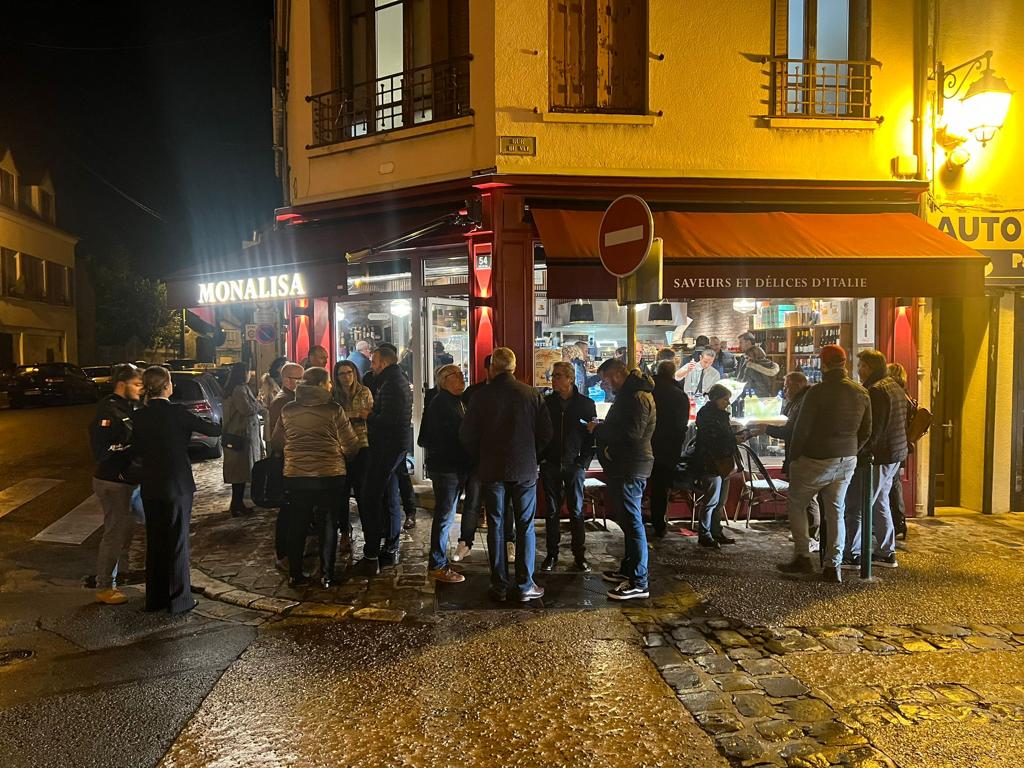 Ambiance de soirée en ville, esprit Provins Seine-et-Marne